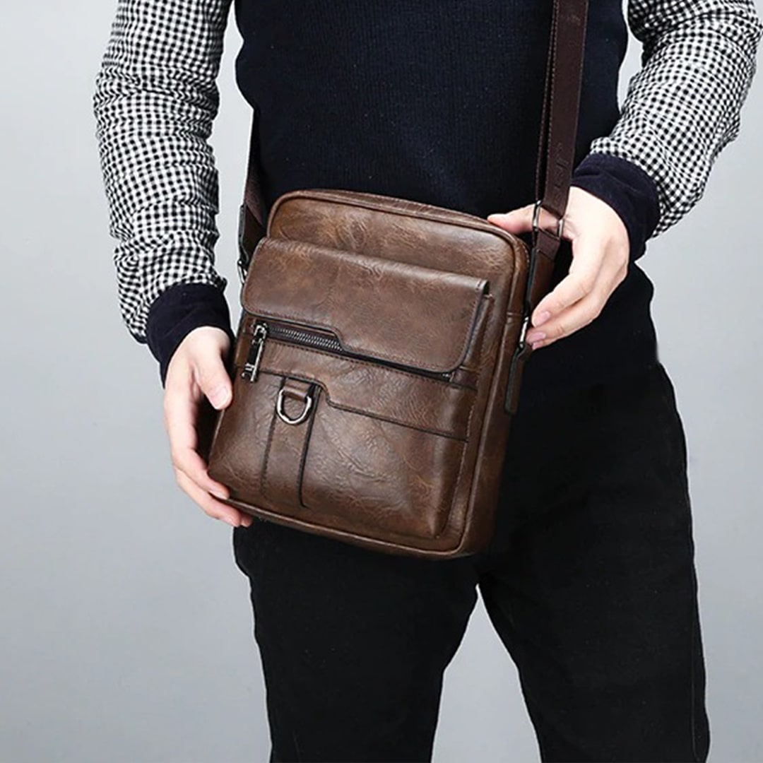 Un sac en cuir authentique avec une bandoulière pour homme